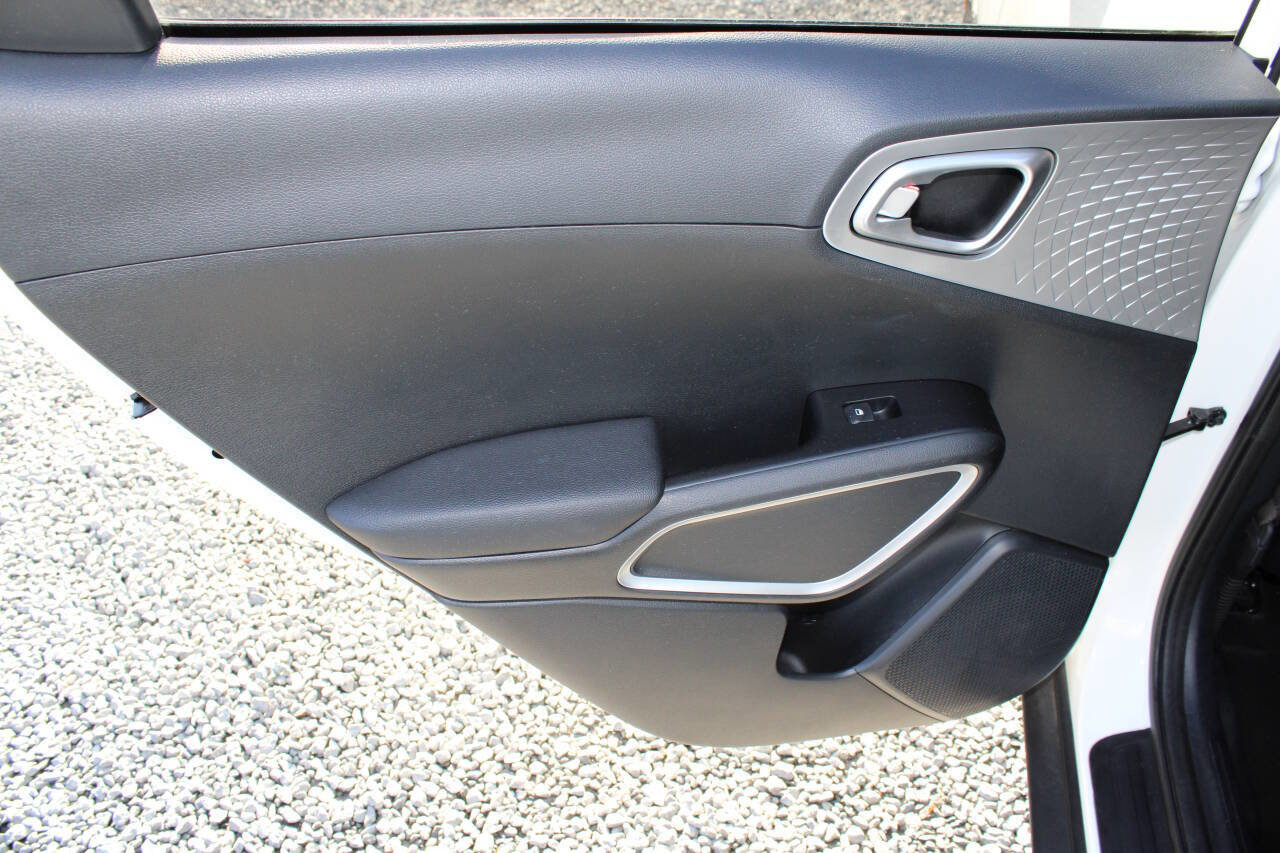 Used 2022 Kia Soul LX w/ Technology Package image 23