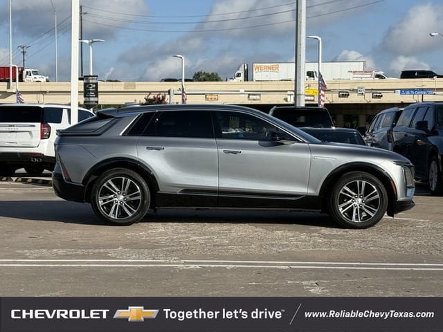 Used 2024 Cadillac Lyriq Luxury RWD image 5