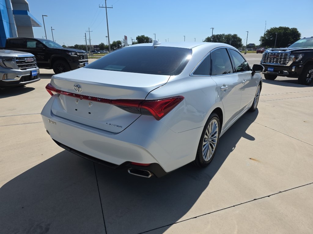 Used 2019 Toyota Avalon Limited FWD image 18