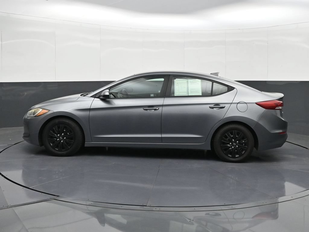 Used 2017 Hyundai Elantra SE FWD image 2
