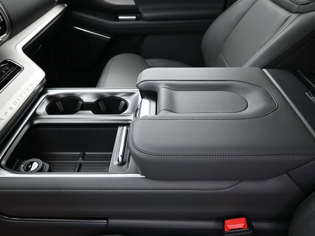 New 2026 Ford Expedition Active image 20