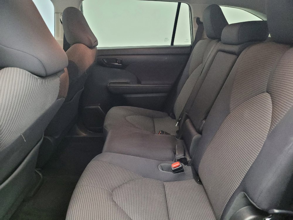 Used 2021 Toyota Highlander L FWD image 18