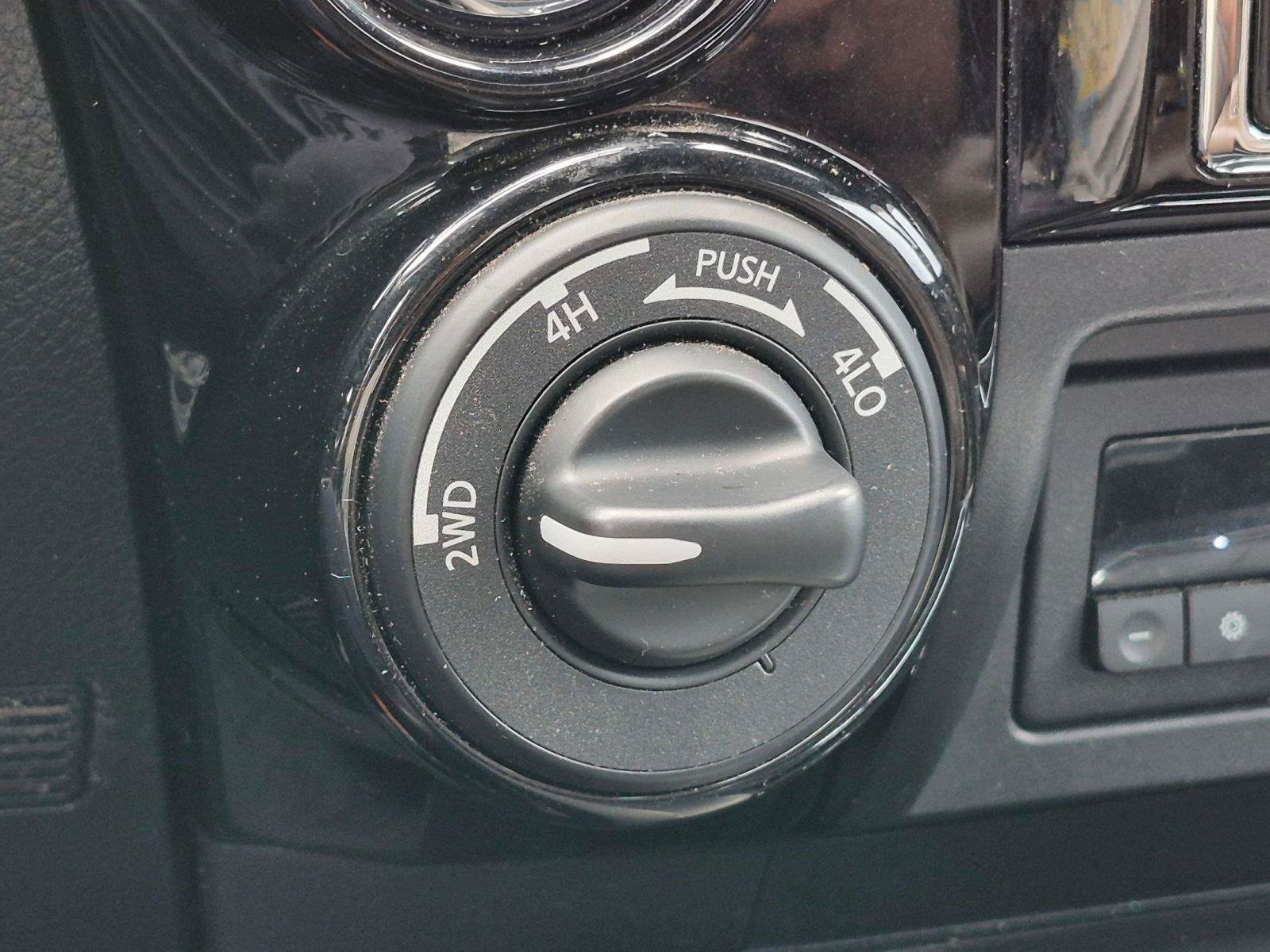 Used 2020 Nissan Titan Platinum Reserve AWD/4WD image 32