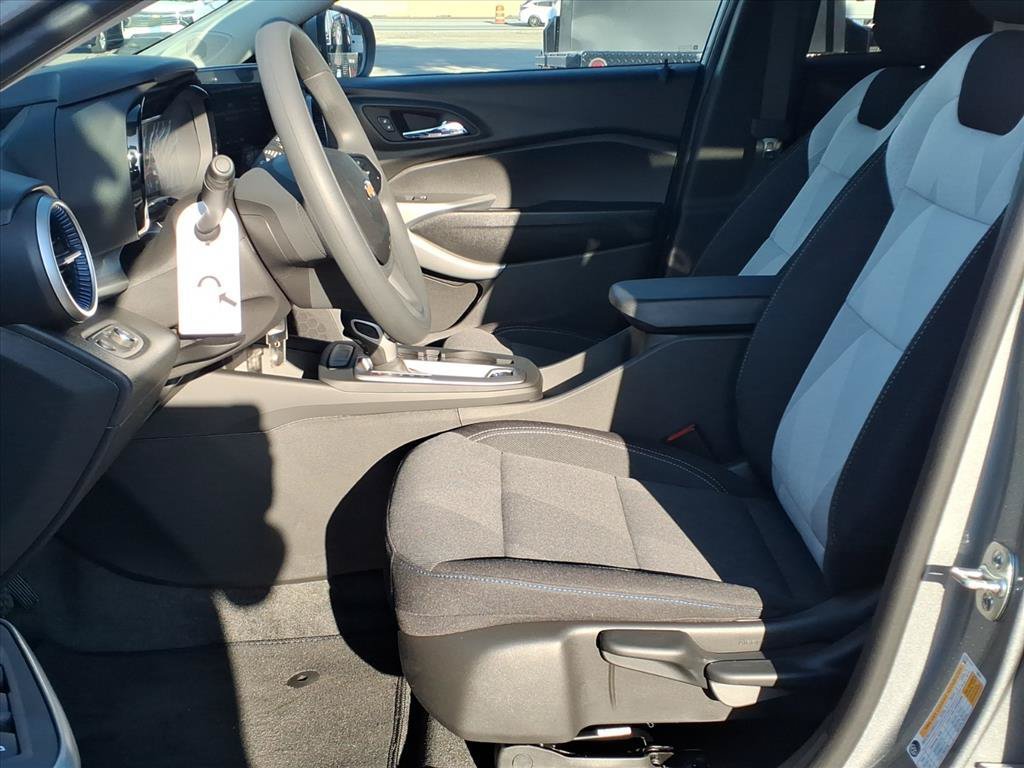 New 2026 Chevrolet Trax LS w/ LS Convenience Package FWD image 17