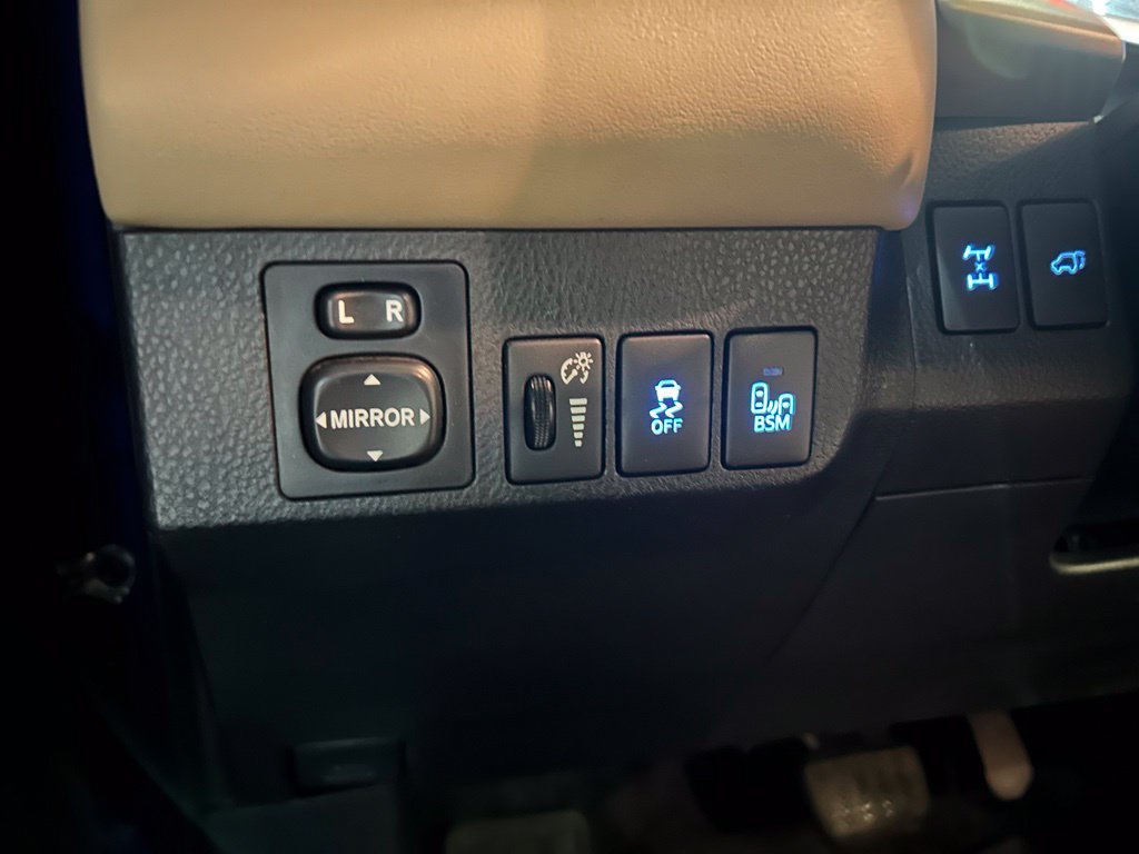 Used 2014 Toyota RAV4 Limited w/ Technology Package AWD/4WD image 19