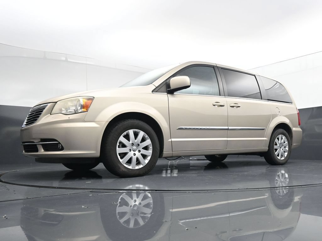Used 2014 Chrysler Town & Country Touring FWD image 28