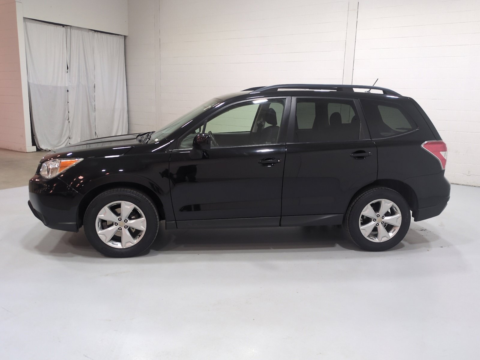Used 2015 Subaru Forester 2.5i Premium w/ All-Weather Package AWD/4WD image 6