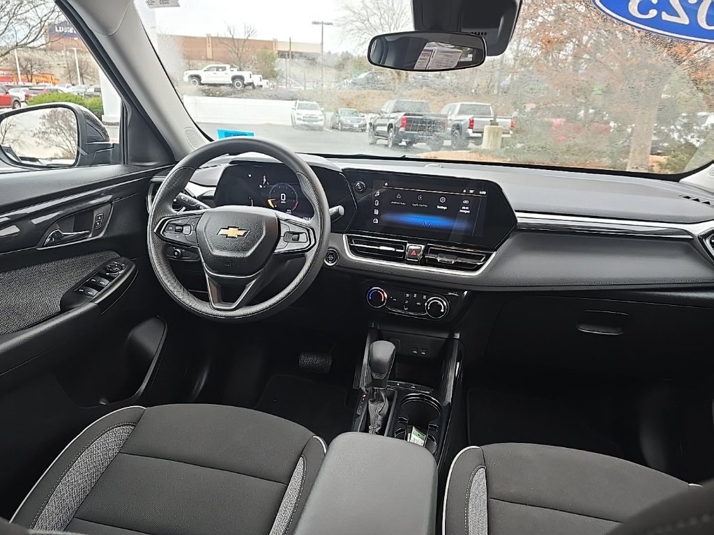 Used 2025 Chevrolet TrailBlazer LT w/ Driver Confidence Package image 14