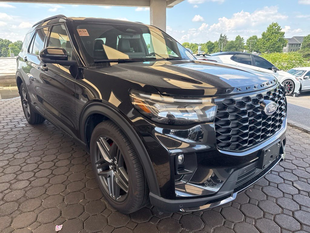 Certified 2025 Ford Explorer ST AWD/4WD image 4