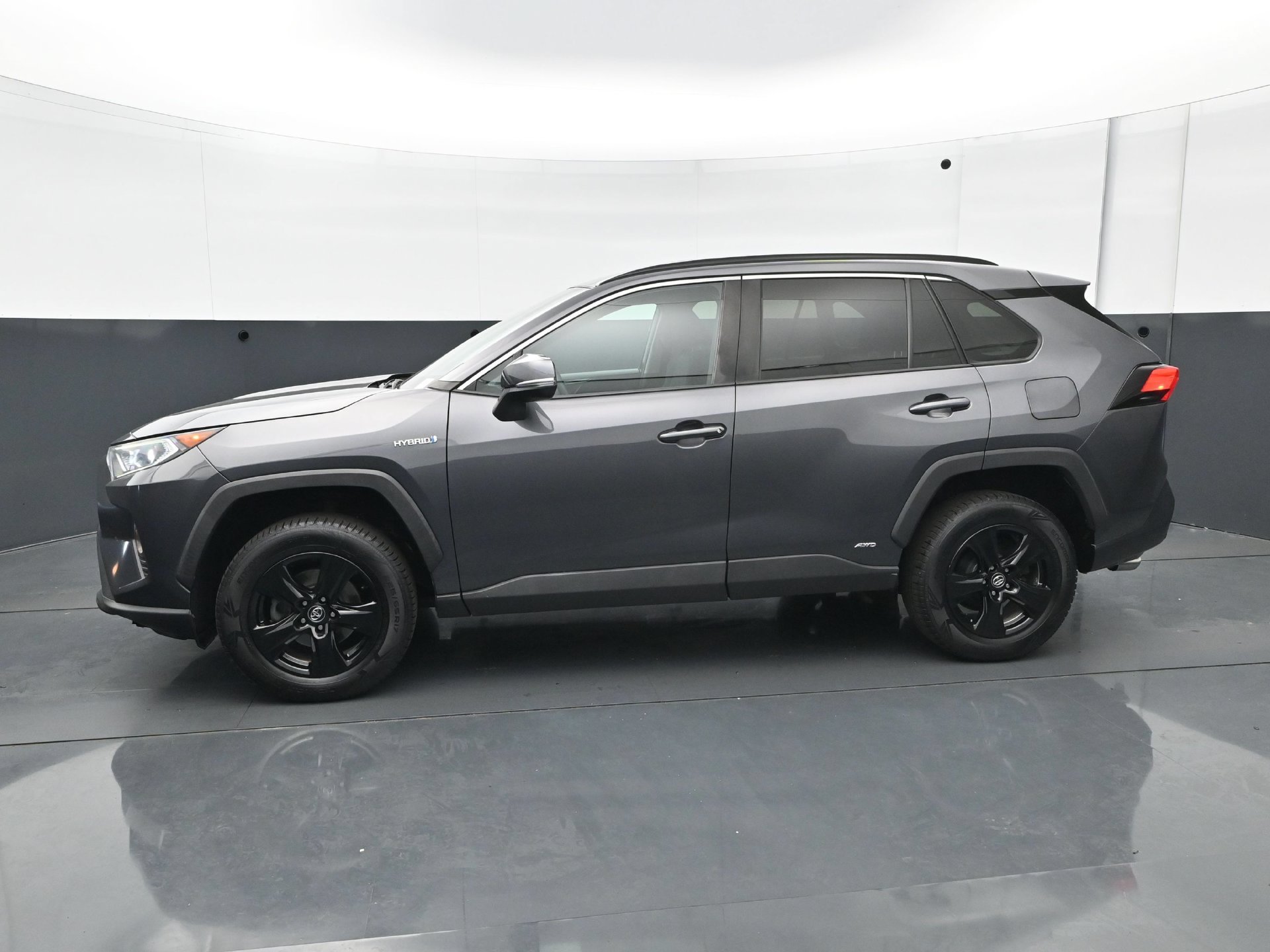 Used 2020 Toyota RAV4 XLE w/ Convenience Package AWD/4WD image 3