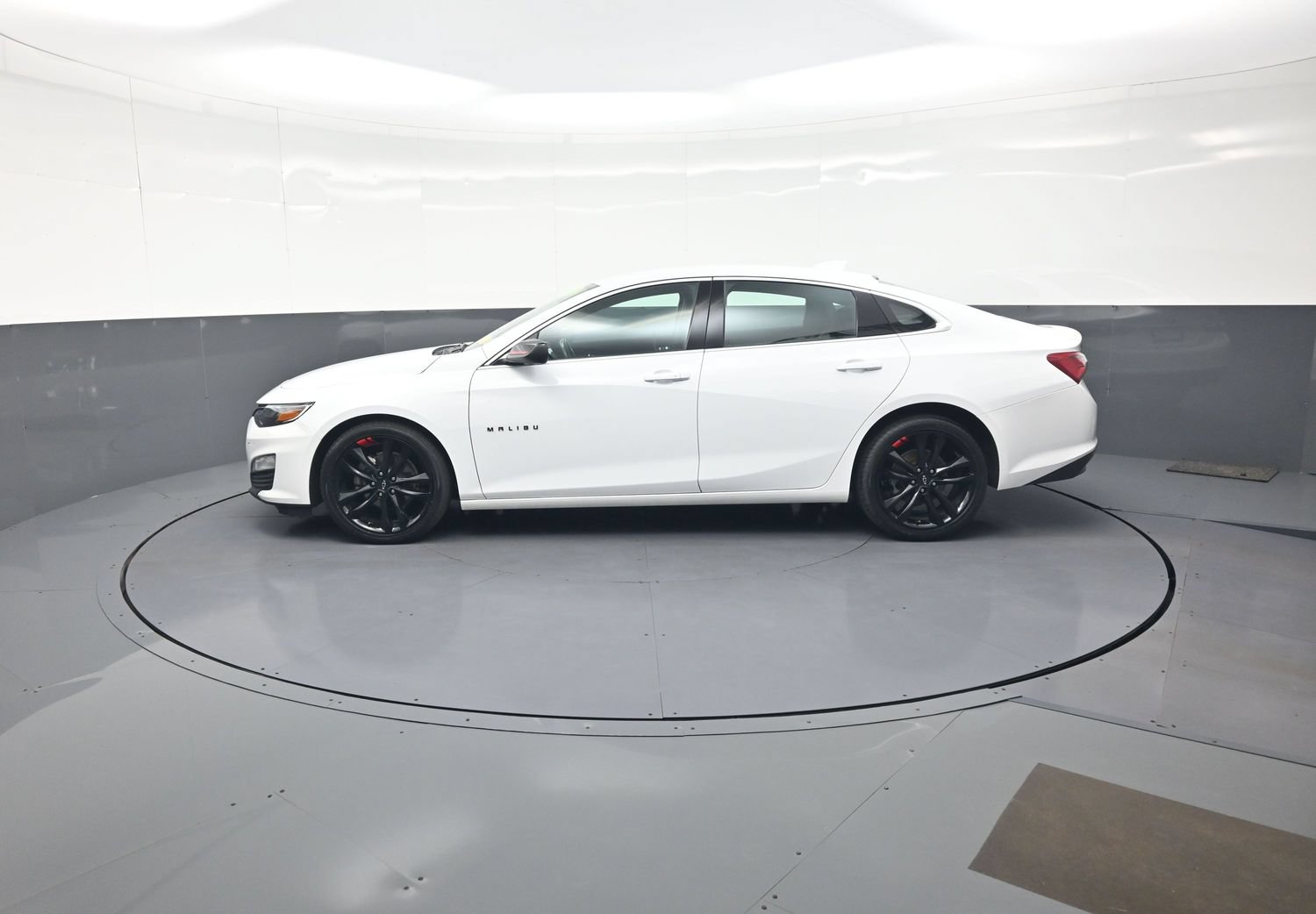 Used 2022 Chevrolet Malibu LT w/ Redline Edition FWD image 6