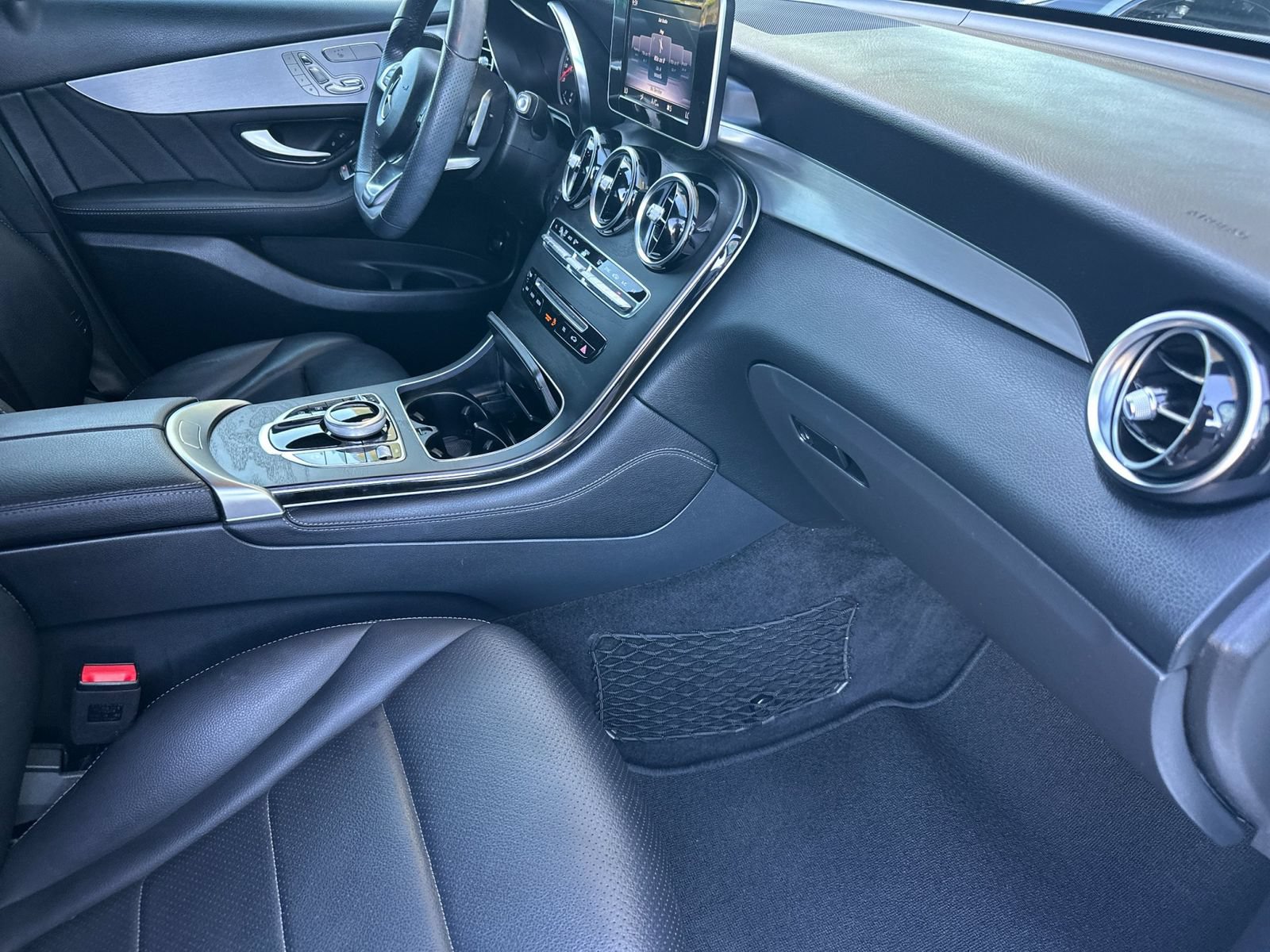 Used 2019 Mercedes-Benz GLC 300 image 17