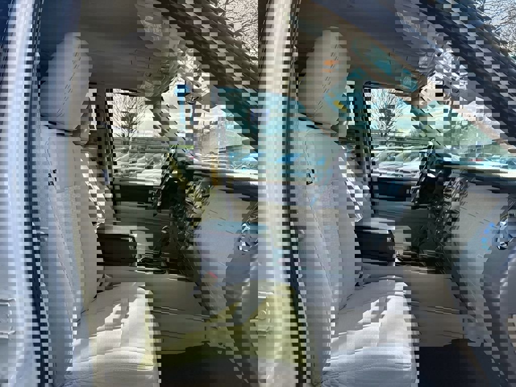 Used 2015 Ford Expedition XLT image 31