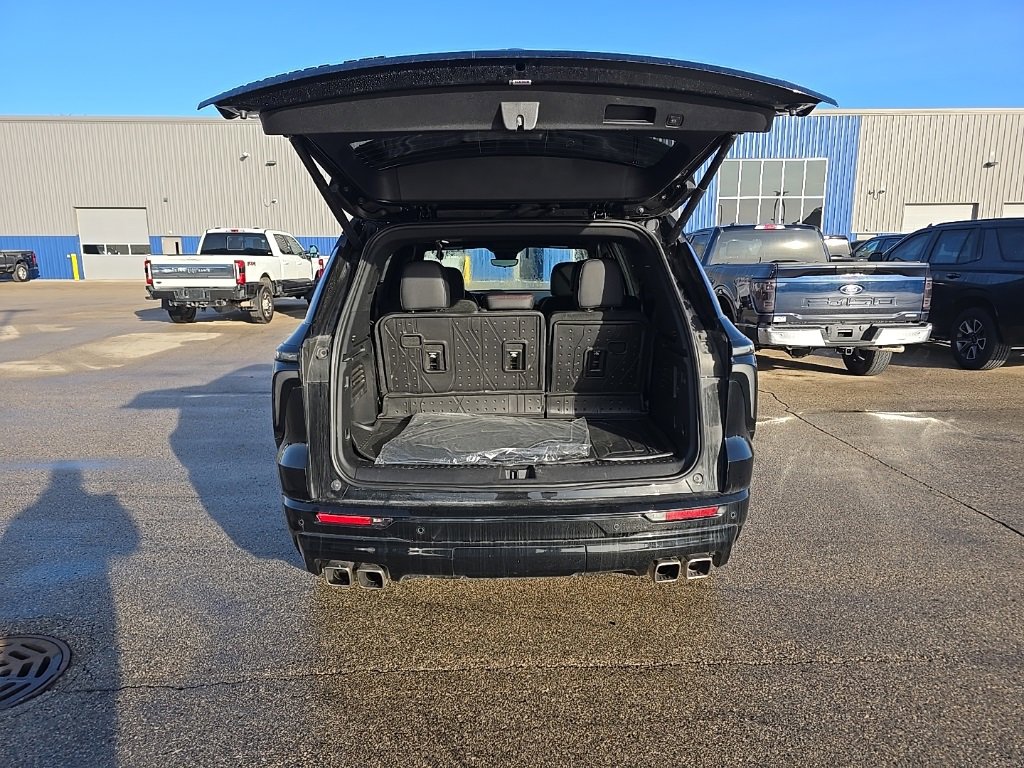 Used 2025 Chevrolet Traverse RS image 5