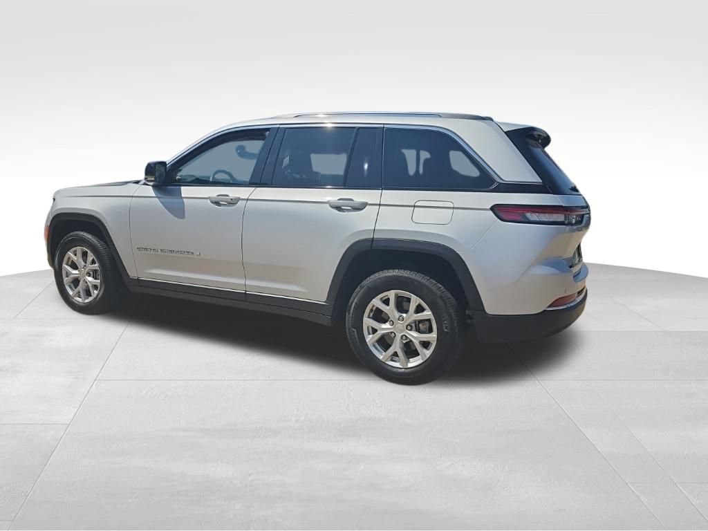 Used 2024 Jeep Grand Cherokee Limited RWD image 13