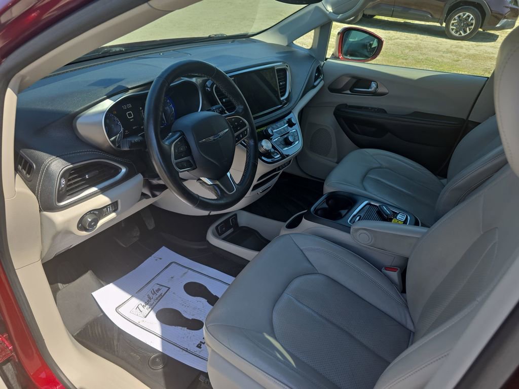 Used 2021 Chrysler Pacifica Touring-L w/ Premium & Safety Sphere Group image 13