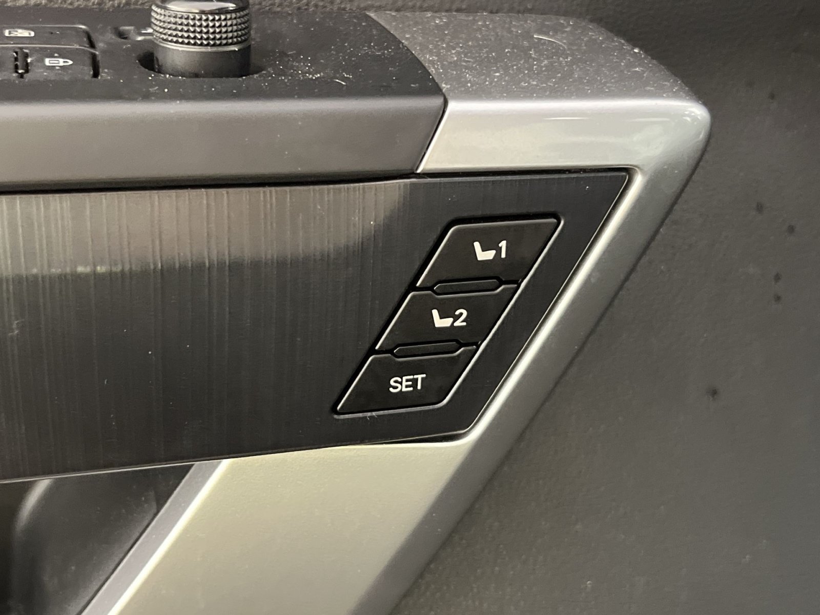 Used 2024 Toyota Sequoia Platinum AWD/4WD image 32