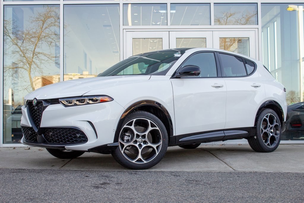 Used 2025 Alfa Romeo Tonale w/ Premium Package image 1