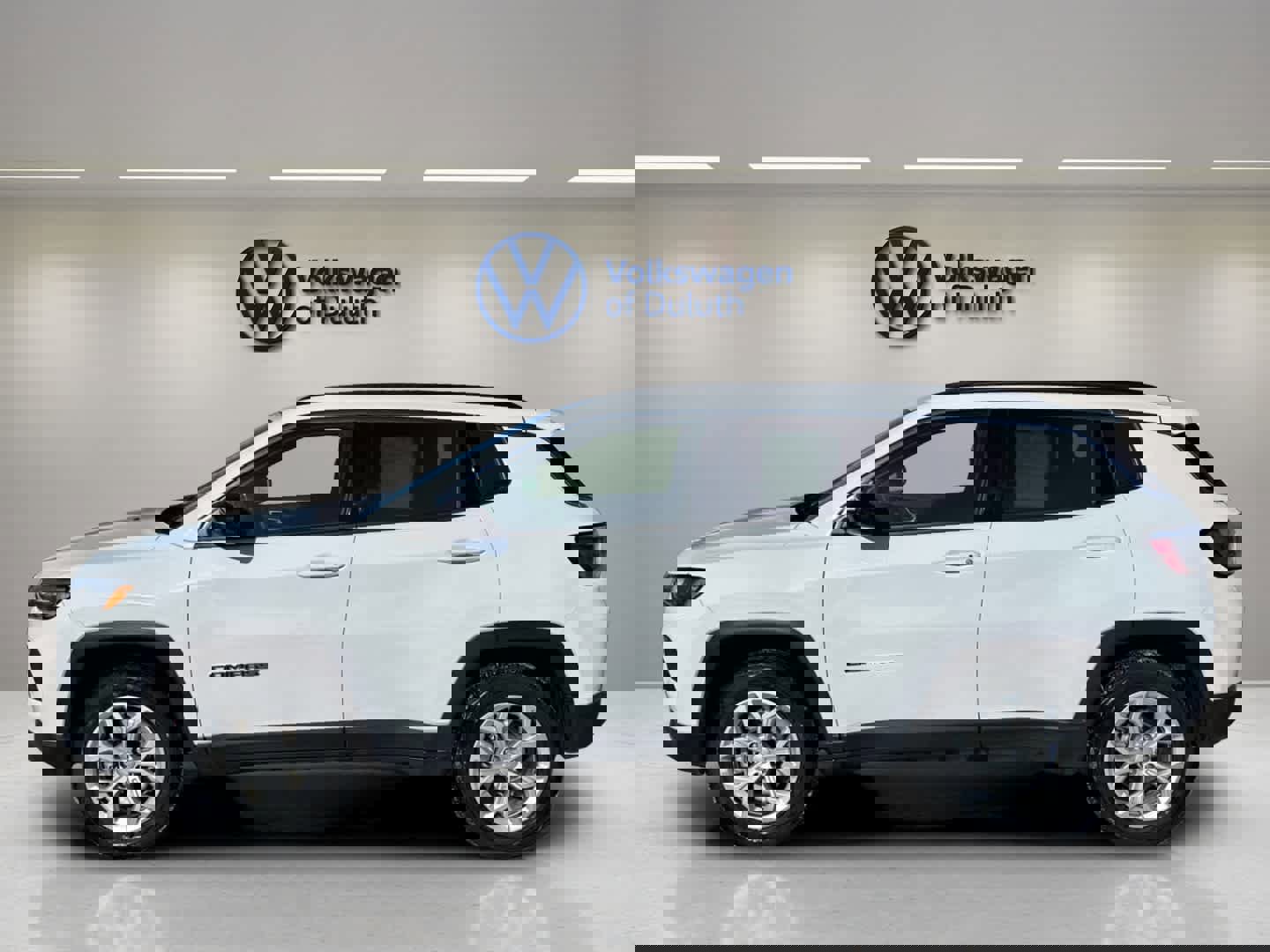 Used 2024 Jeep Compass Latitude image 2