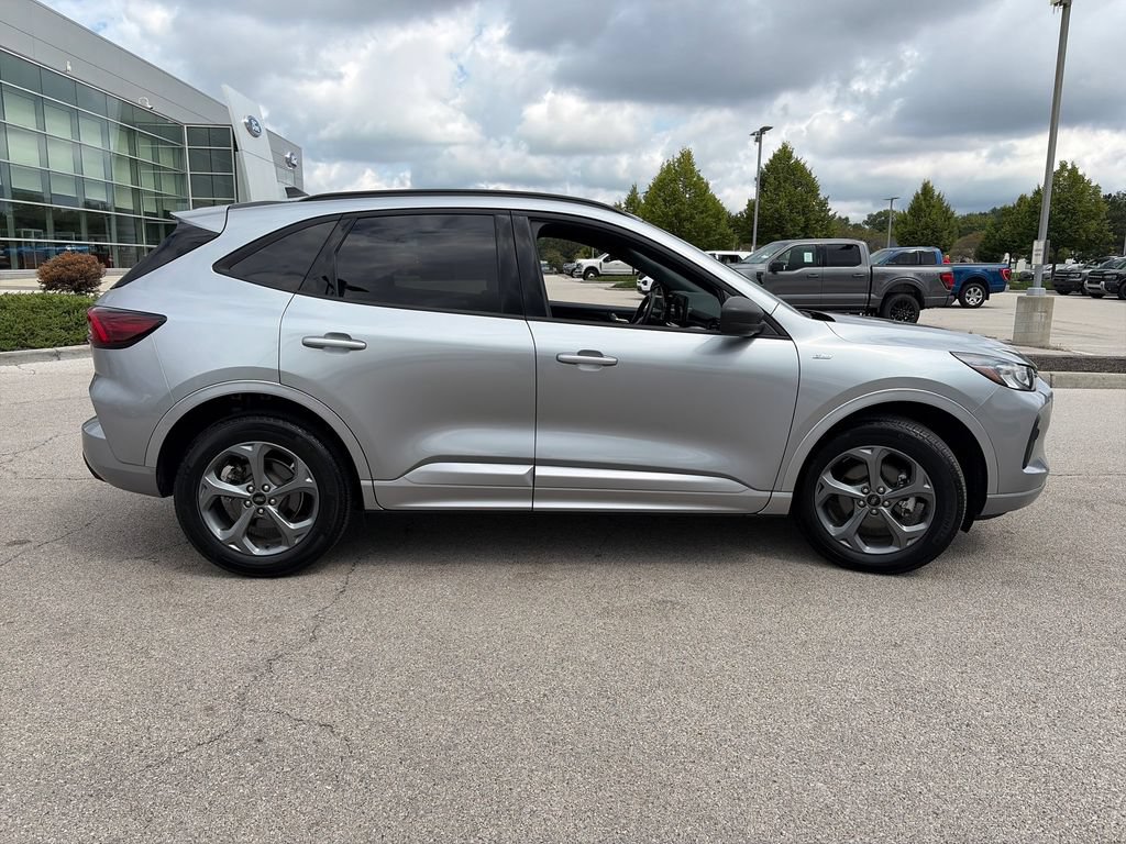 Used 2024 Ford Escape ST-Line w/ Tech Pack #1 AWD/4WD image 8