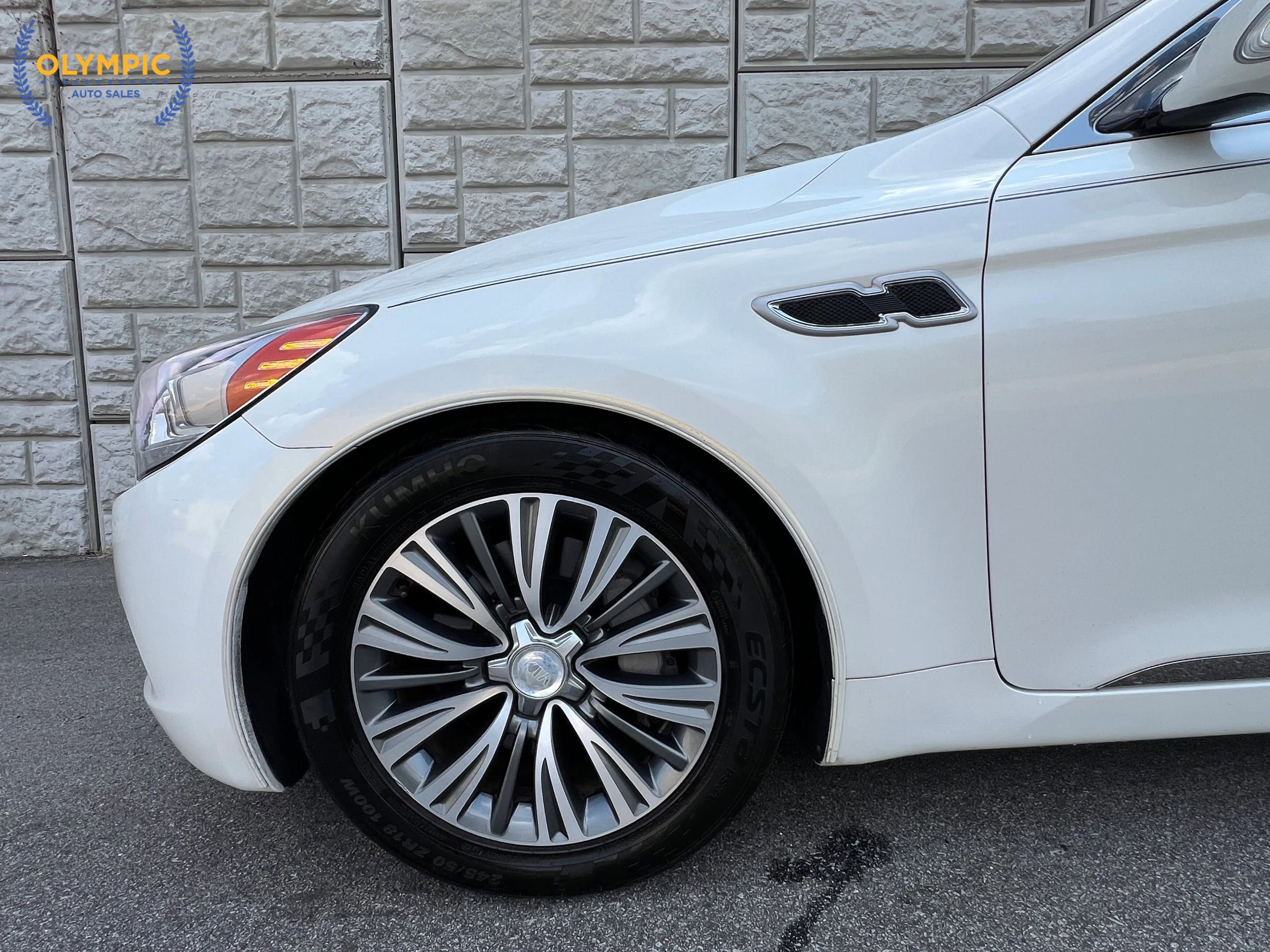 Used 2016 Kia K900 Premium RWD image 9