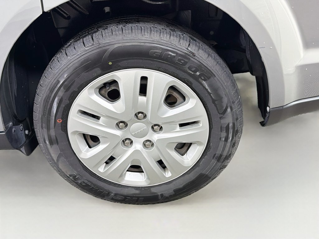 Used 2019 Dodge Journey SE FWD image 31