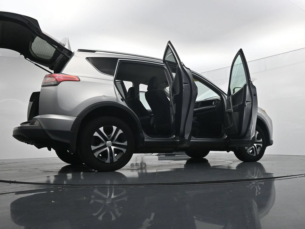 Used 2016 Toyota RAV4 LE AWD/4WD image 44