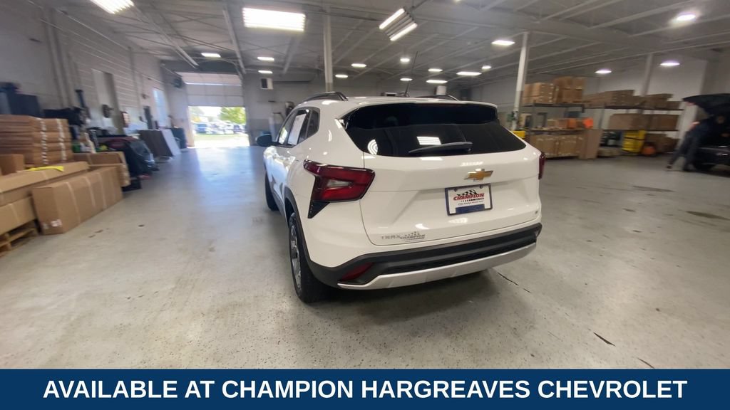 Used 2024 Chevrolet Trax LT w/ Driver Confidence Package FWD image 9