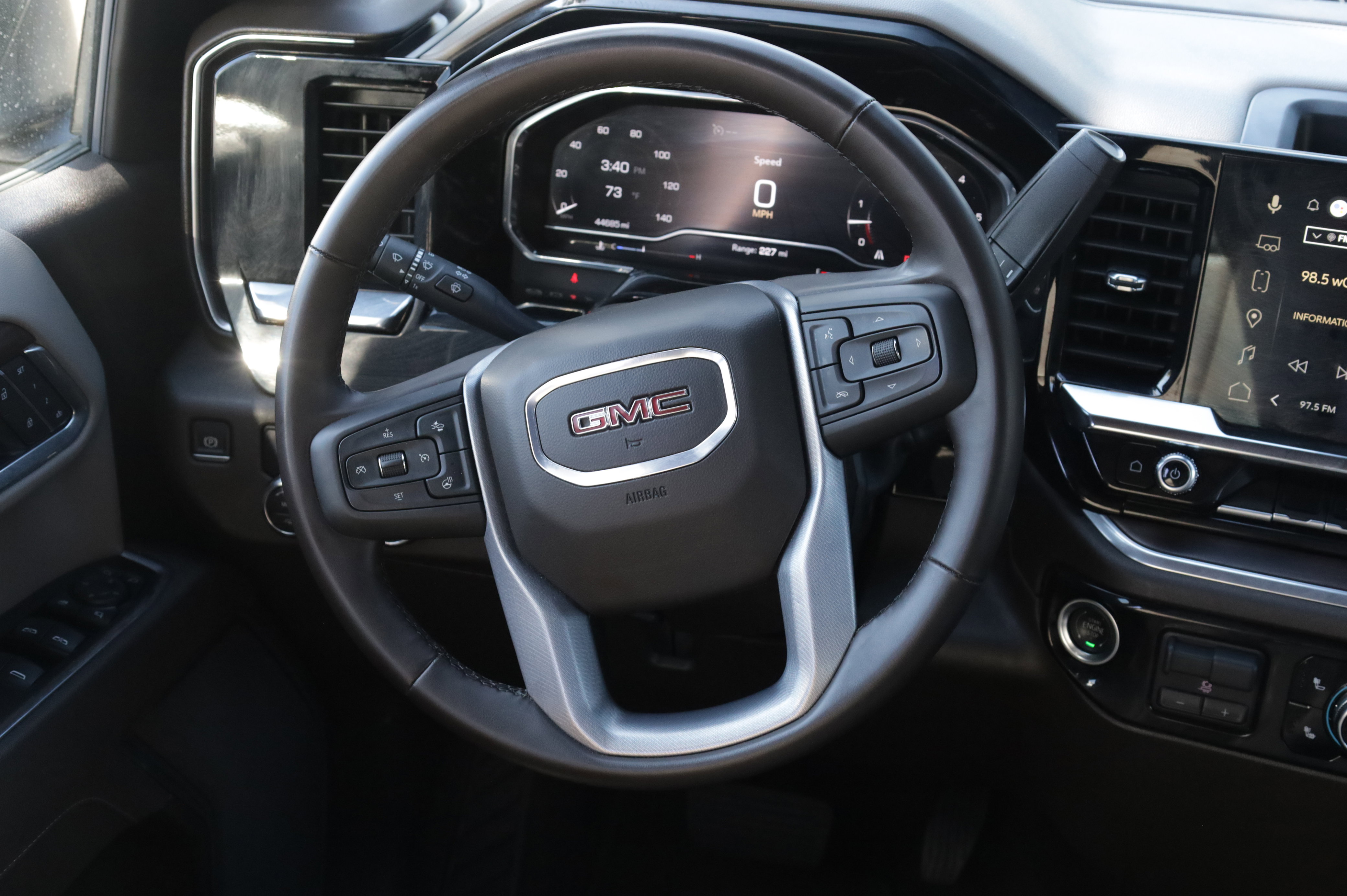 Used 2025 GMC Sierra 1500 SLT image 7