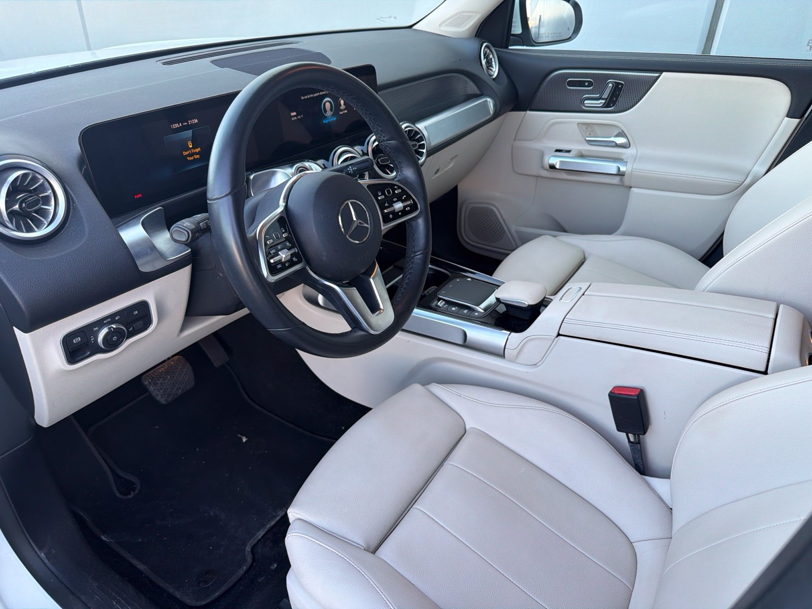 Used 2023 Mercedes-Benz EQB 300 4MATIC image 8