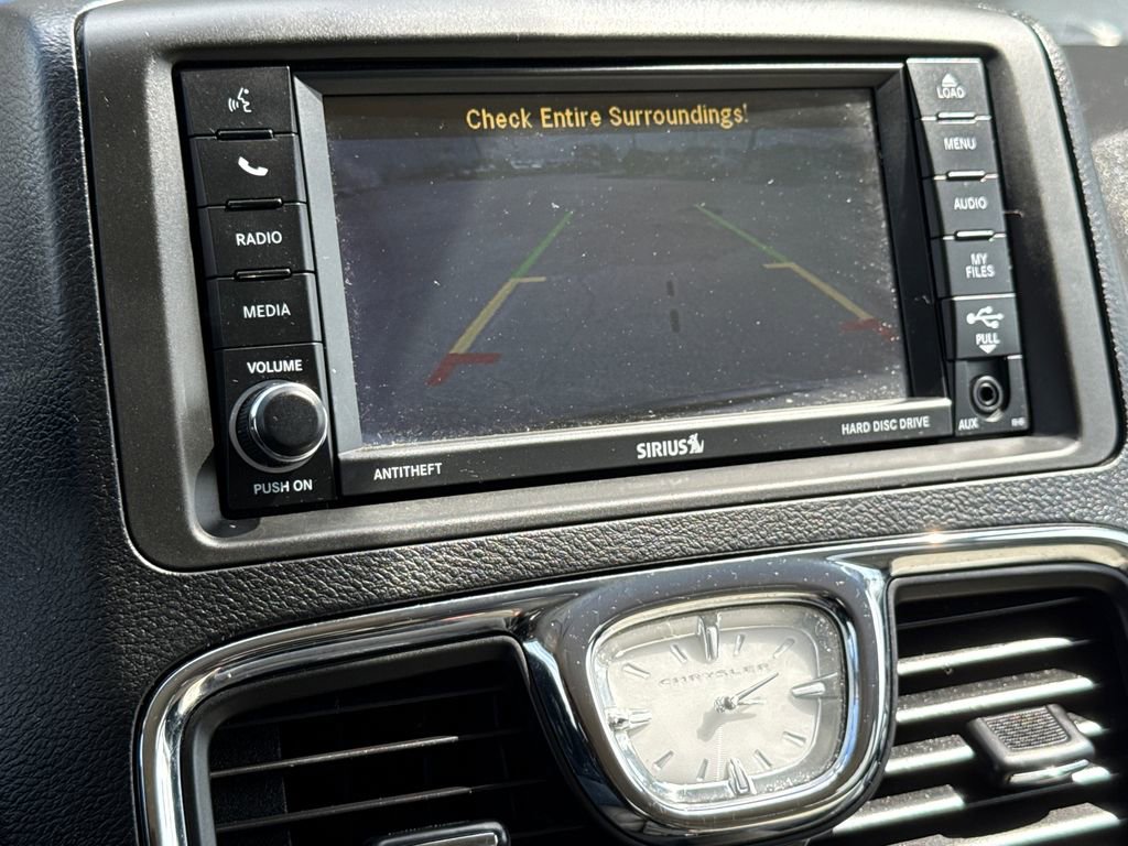 Used 2015 Chrysler Town & Country Touring-L w/ Driver Convenience Group image 25