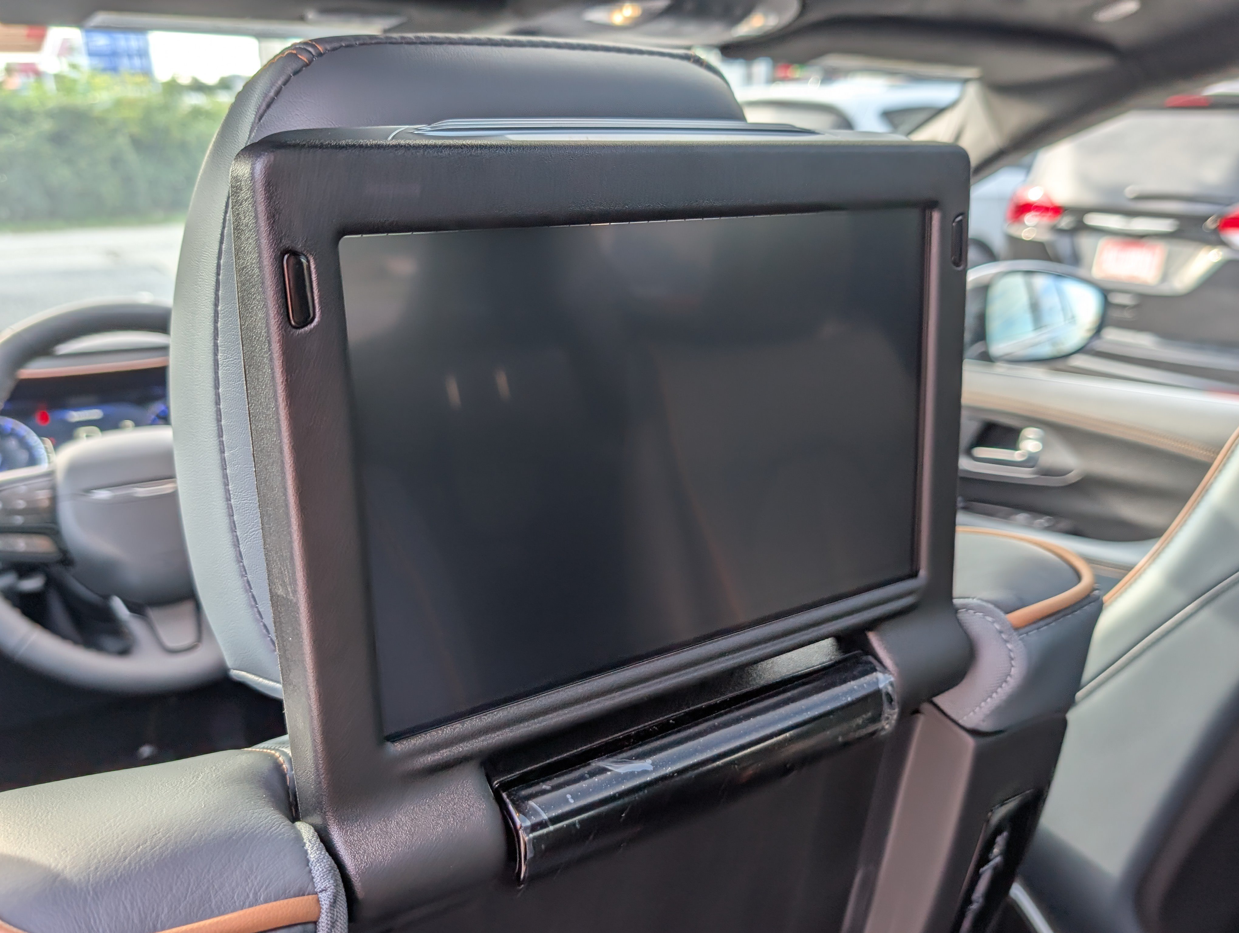 New 2027 Chrysler Pacifica Pinnacle w/ Theater Group AWD/4WD image 15