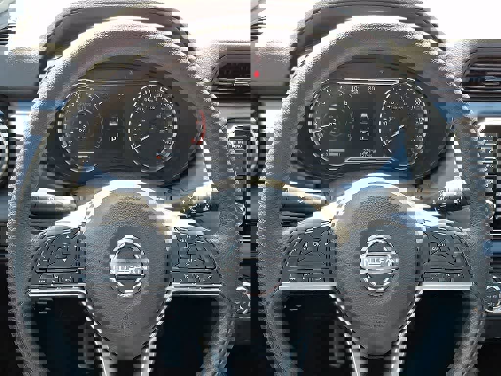 Used 2025 Nissan Versa SV image 18