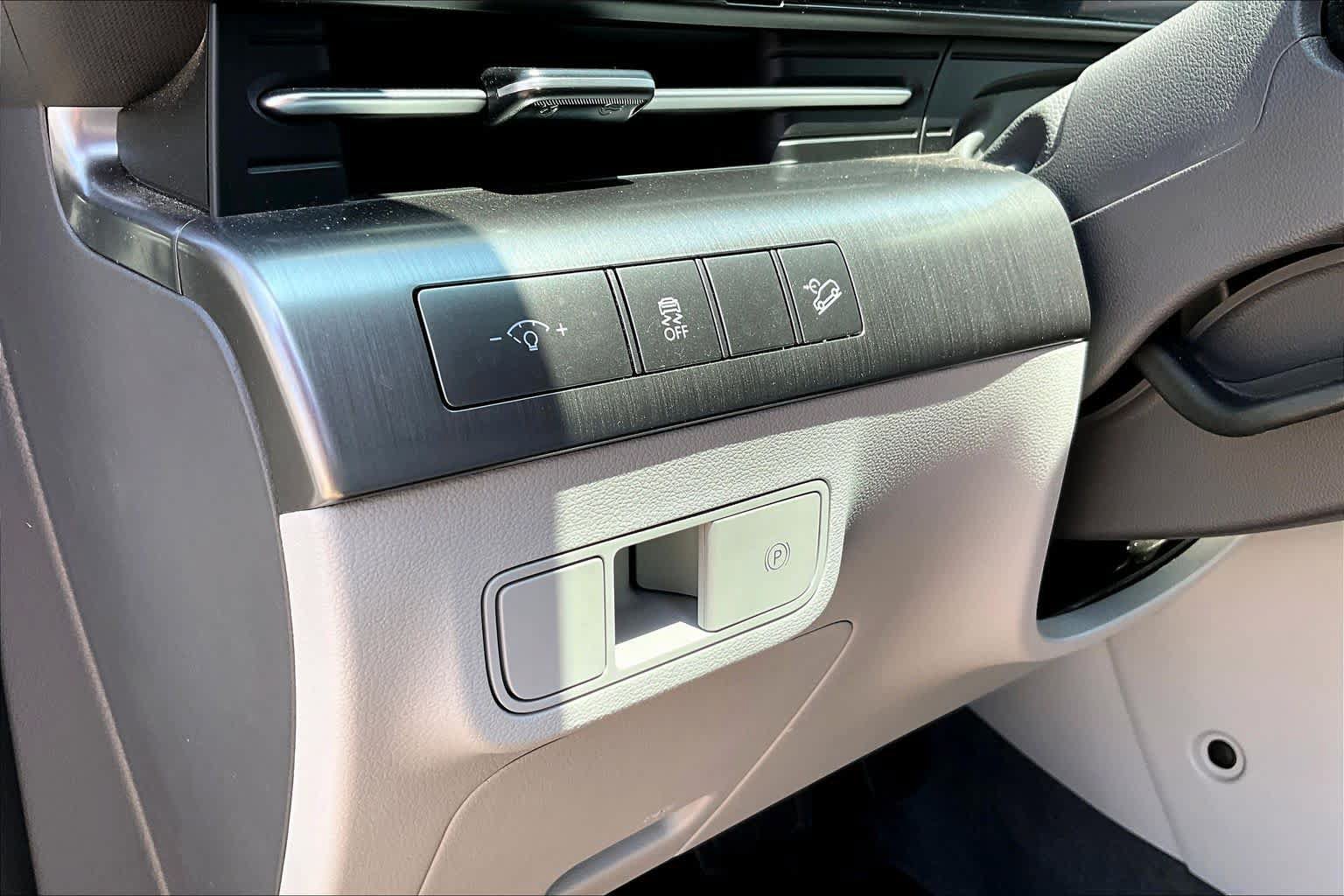 Used 2025 Hyundai Kona SEL FWD image 29