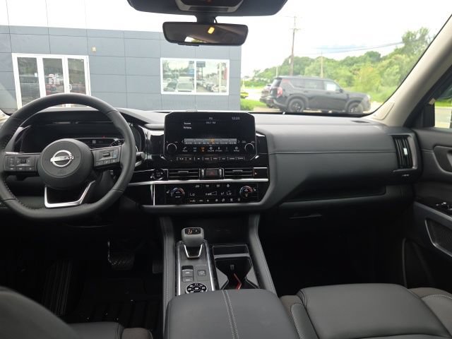 Used 2025 Nissan Pathfinder SL w/ SL Premium Package AWD/4WD image 15