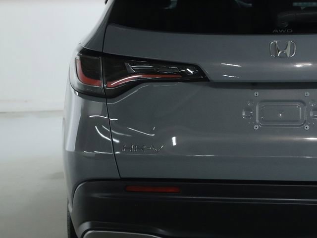 Used 2025 Honda HR-V Sport image 14