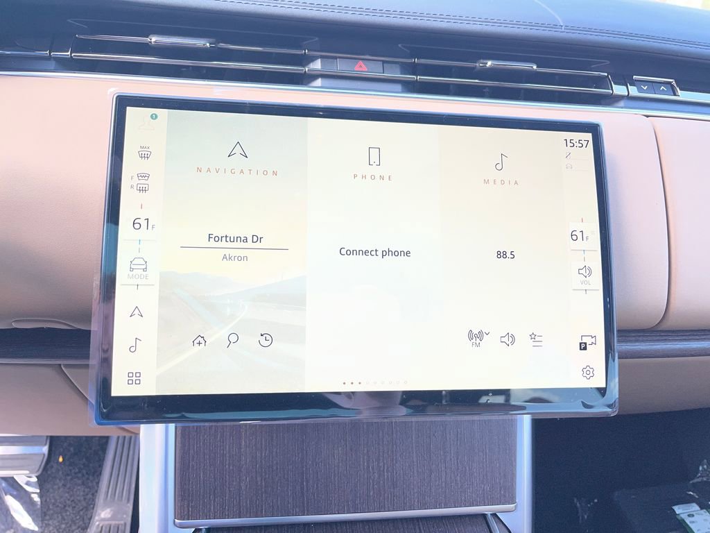 New 2026 Land Rover Range Rover Long Wheelbase SE AWD/4WD image 17