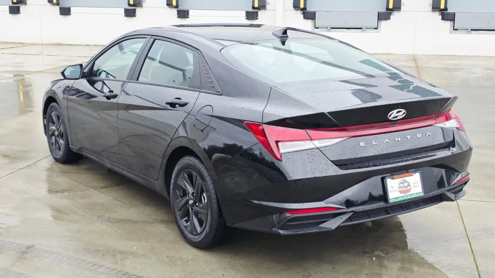 Used 2023 Hyundai Elantra SEL w/ Cargo Package image 3