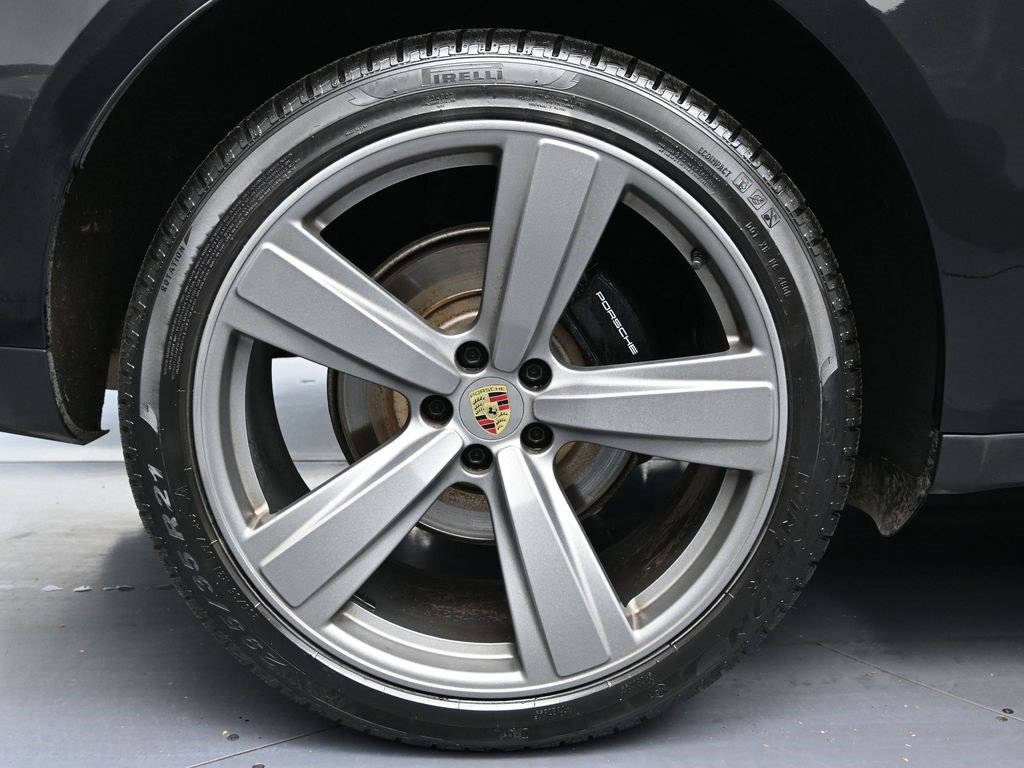 Used 2023 Porsche Macan Turbo image 13