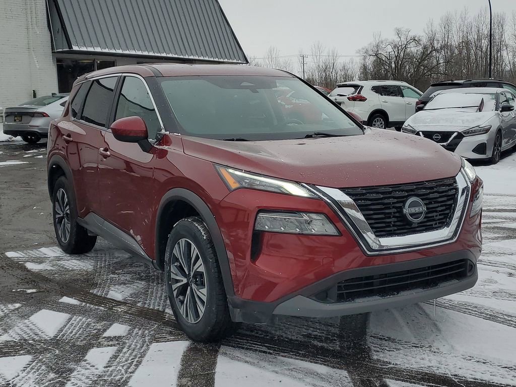 Used 2023 Nissan Rogue SV image 2