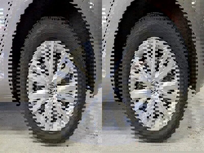 Used 2015 Volkswagen e-Golf Limited Edition image 14