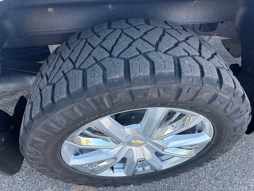 Used 2022 Chevrolet Silverado 1500 High Country w/ High Country Premium Package AWD/4WD image 12