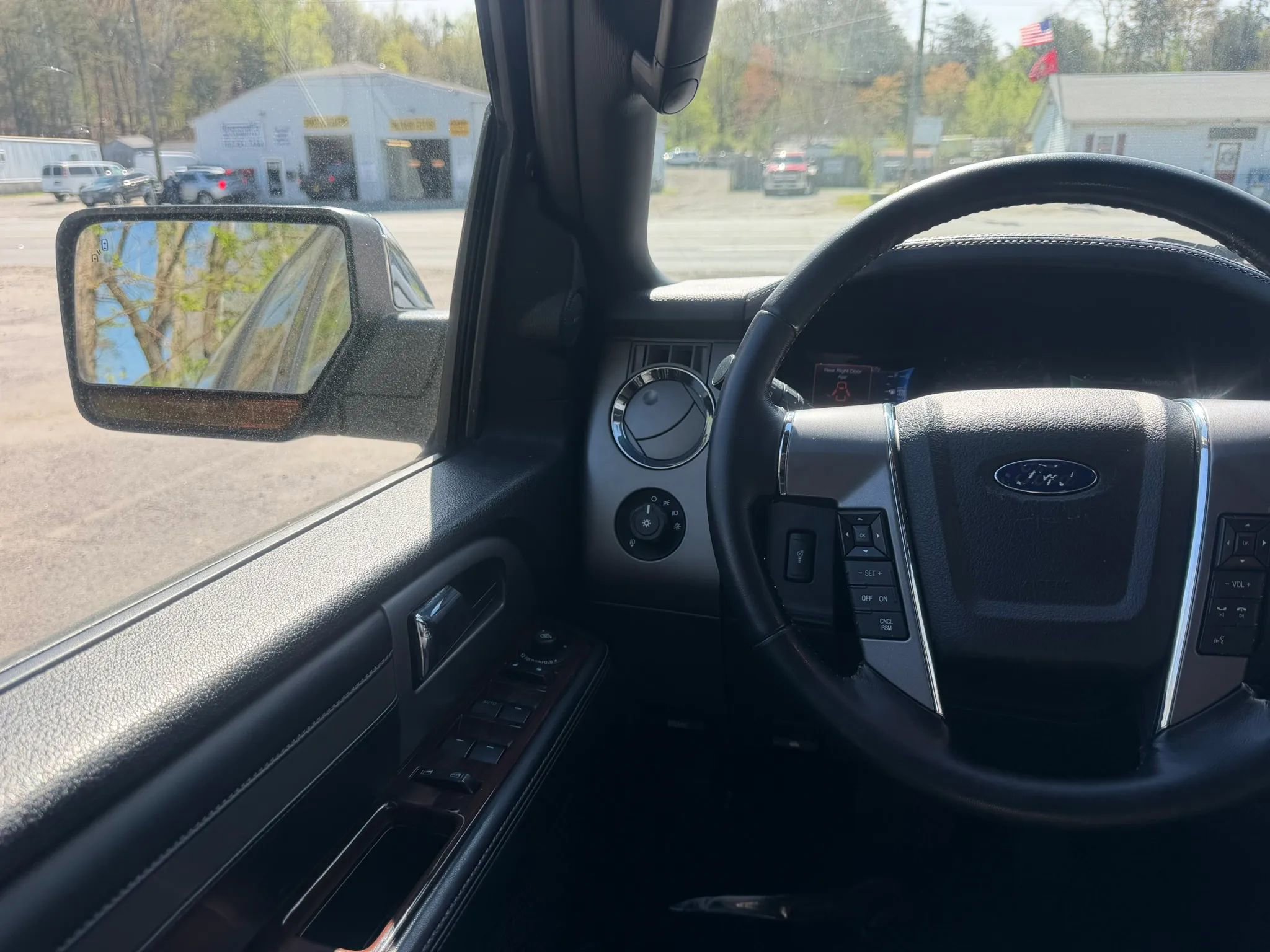 Used 2015 Ford Expedition Platinum image 37
