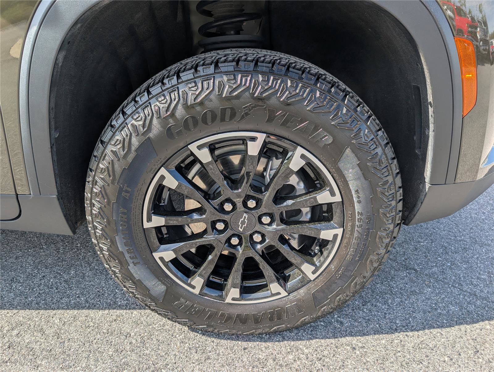 Used 2025 Chevrolet Traverse Z71 w/ LPO, Floor Liner Package AWD/4WD image 9