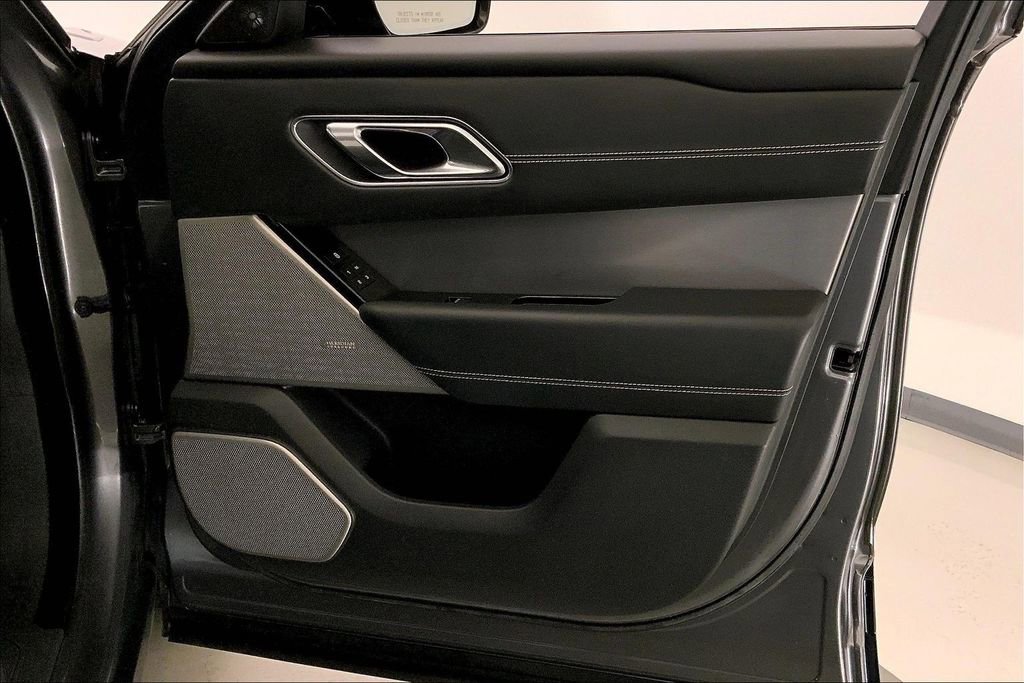 Used 2018 Land Rover Range Rover Velar R-Dynamic HSE image 25