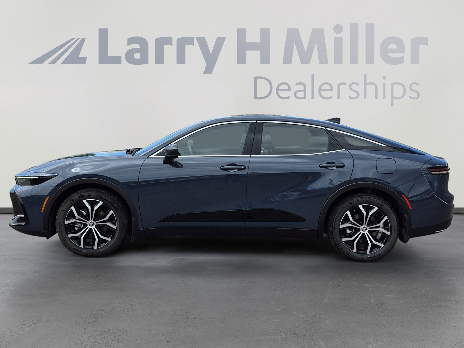 Used 2026 Toyota Crown XLE image 3