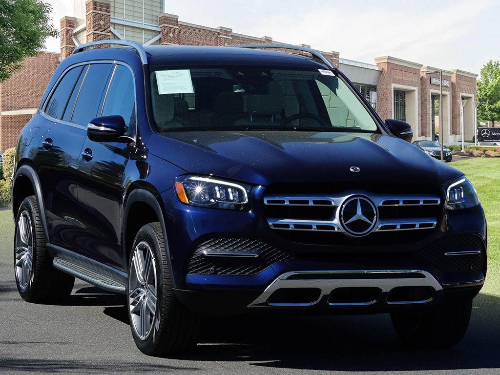 Used 2022 Mercedes-Benz GLS 450 4MATIC image 3