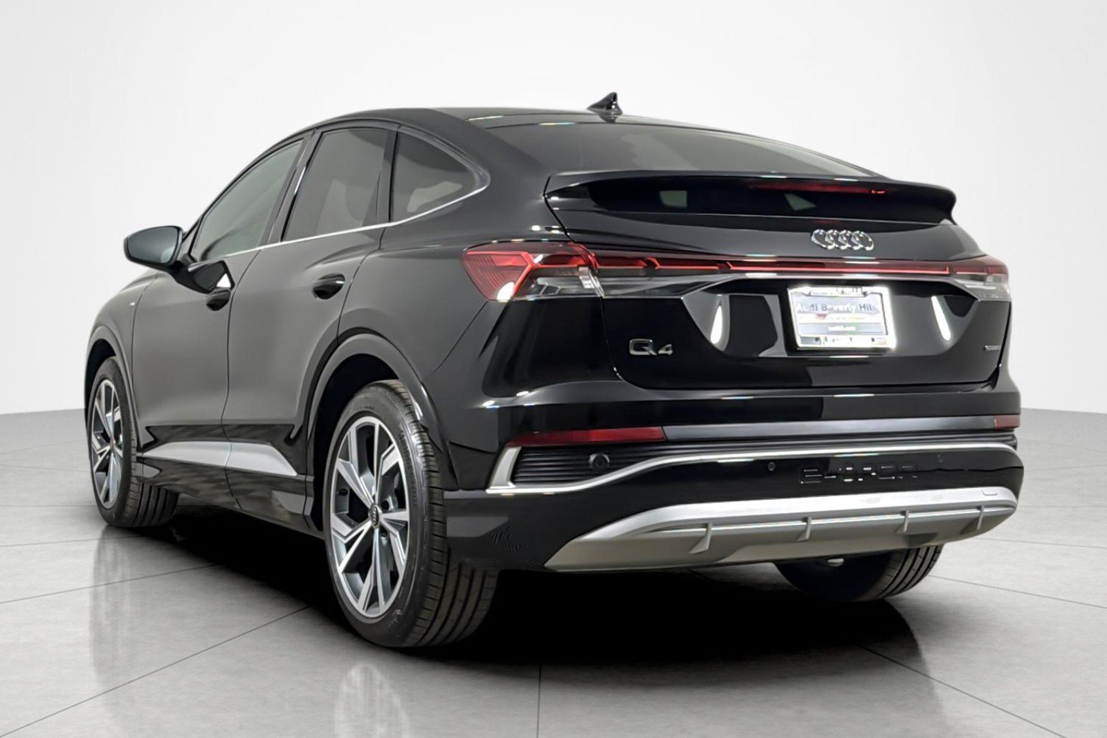 Used 2025 Audi Q4 e-tron Premium Plus w/ Premium Plus AWD/4WD image 3