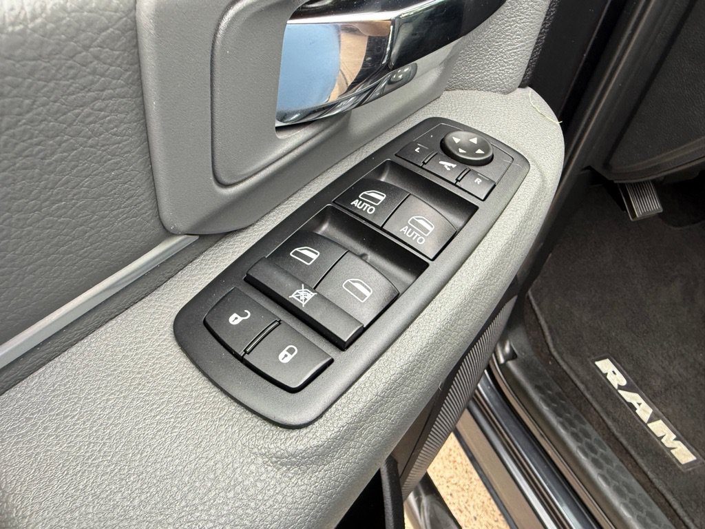 Used 2017 RAM 2500 SLT w/ Luxury Group AWD/4WD image 26