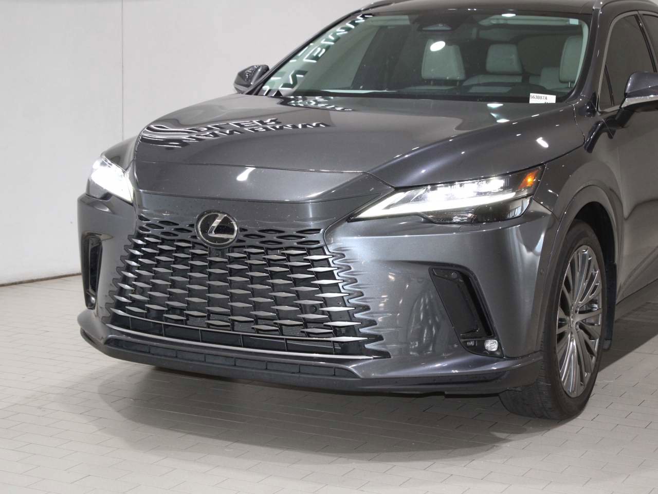 Used 2024 Lexus RX 350 Premium image 2